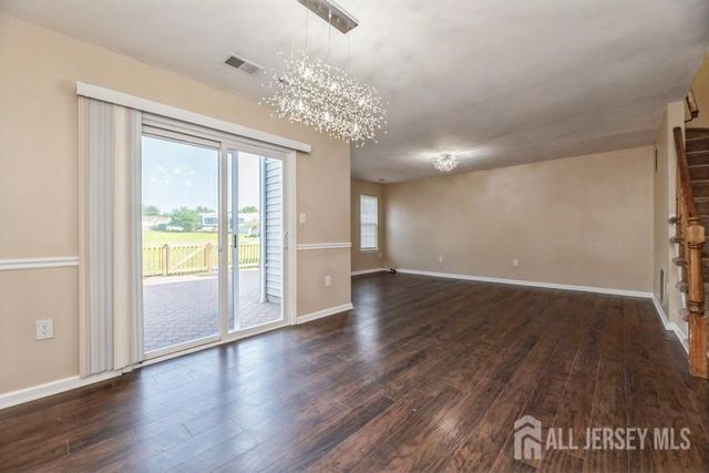 7 Sloop Square, Howell, NJ 07228