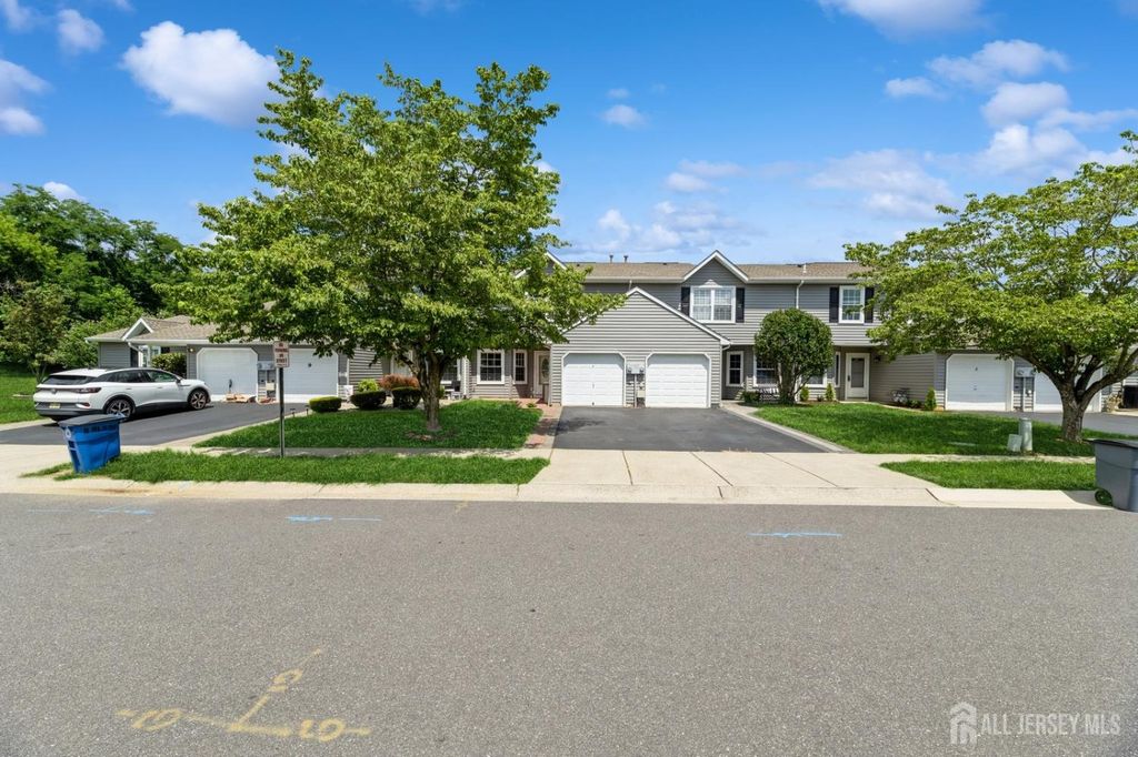 7 Sloop Square, Howell, NJ 07228