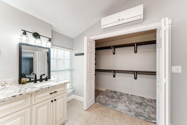 1822 Port O'call Street, Galveston, TX 77554