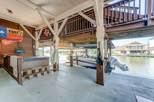 1822 Port O'call Street, Galveston, TX 77554