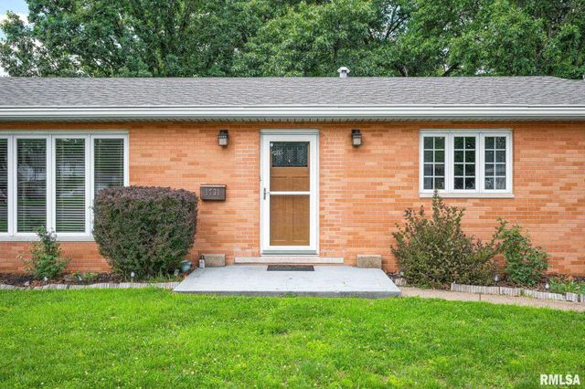 1731 Saint Clair Drive, Pekin, IL 61554