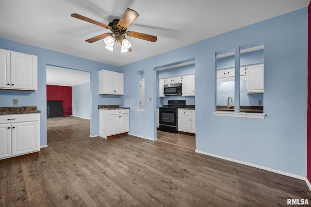 1731 Saint Clair Drive, Pekin, IL 61554