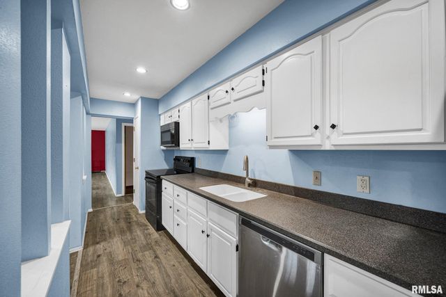 1731 Saint Clair Drive, Pekin, IL 61554