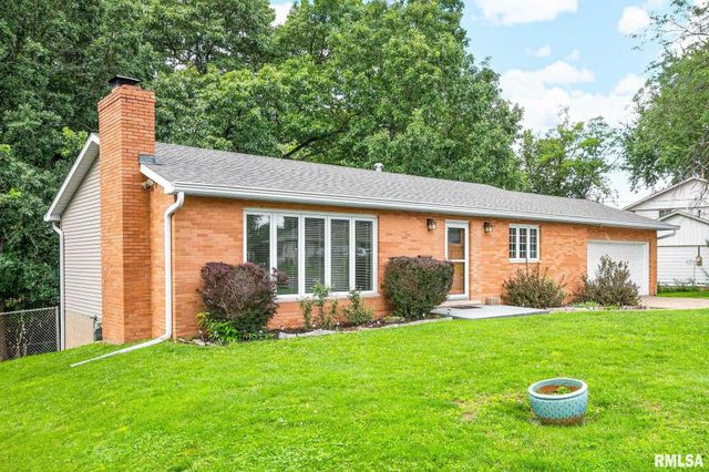 1731 Saint Clair Drive, Pekin, IL 61554