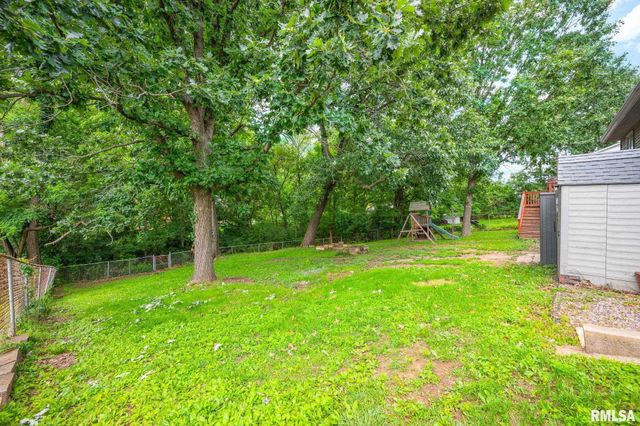 1731 Saint Clair Drive, Pekin, IL 61554
