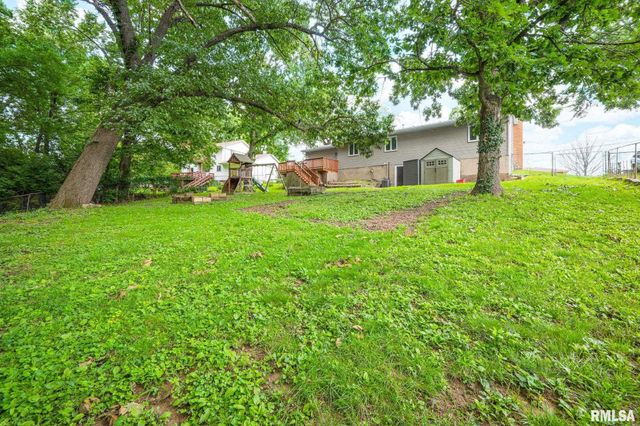1731 Saint Clair Drive, Pekin, IL 61554