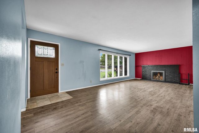 1731 Saint Clair Drive, Pekin, IL 61554