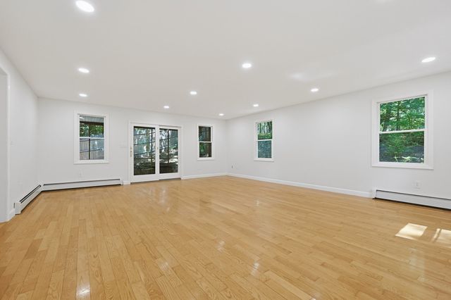 12 White Ave, Concord, MA 01742