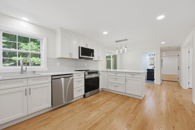 12 White Ave, Concord, MA 01742