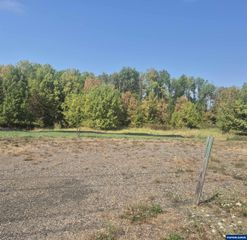 4235 SW Country Club Dr, Corvallis, OR 97333