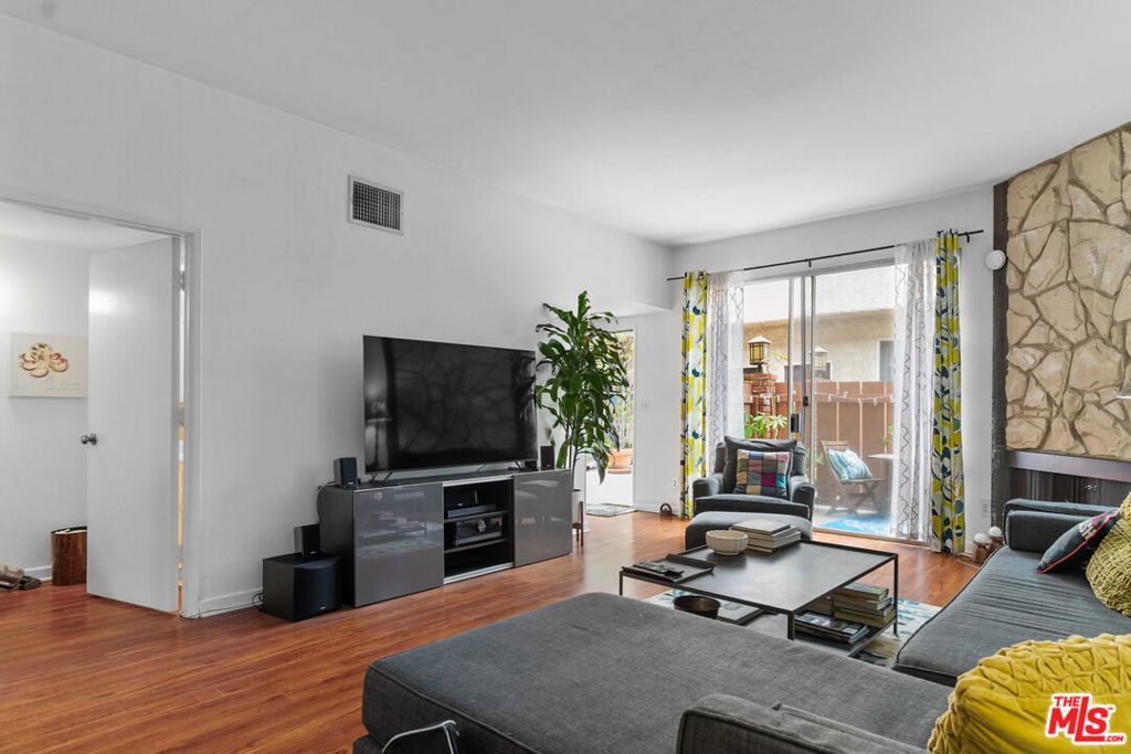 Image 1 of property listing at 1828 Barry Avenue 4, Los Angeles, CA 90025