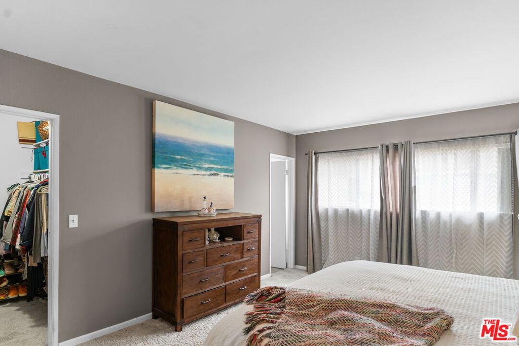 Image 10 of property listing at 1828 Barry Avenue 4, Los Angeles, CA 90025