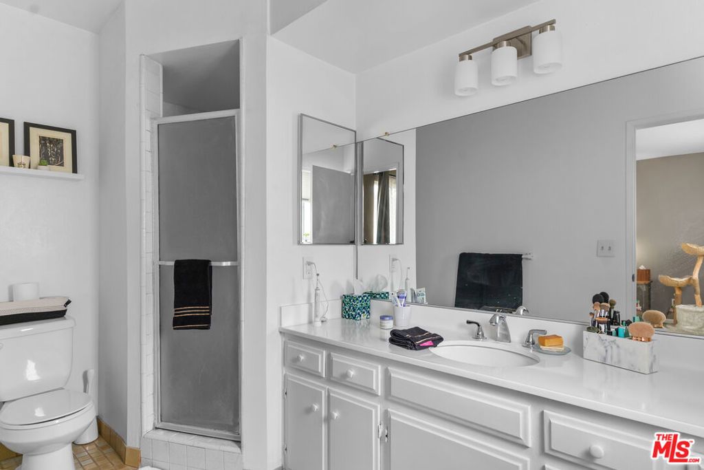 Image 11 of property listing at 1828 Barry Avenue 4, Los Angeles, CA 90025