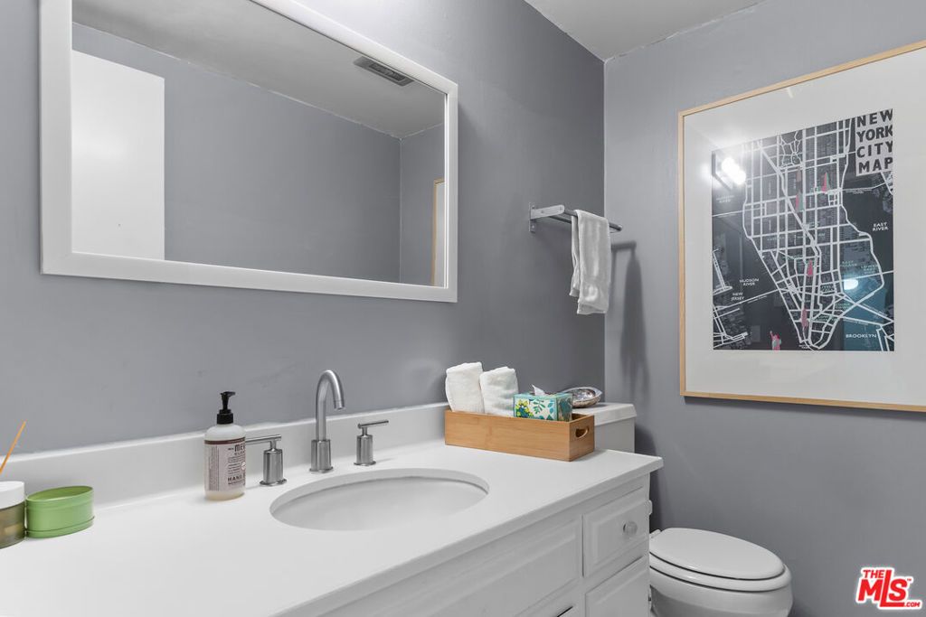 Image 12 of property listing at 1828 Barry Avenue 4, Los Angeles, CA 90025