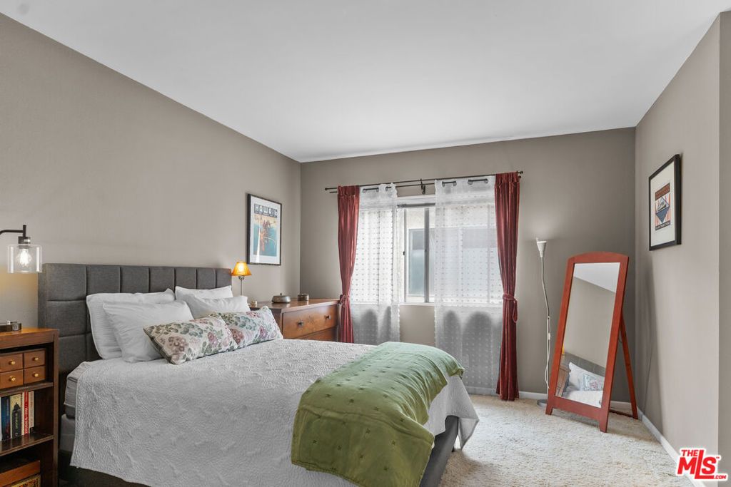 Image 13 of property listing at 1828 Barry Avenue 4, Los Angeles, CA 90025