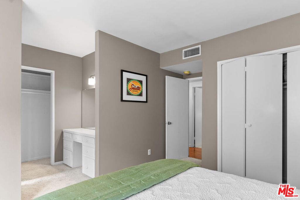 Image 15 of property listing at 1828 Barry Avenue 4, Los Angeles, CA 90025