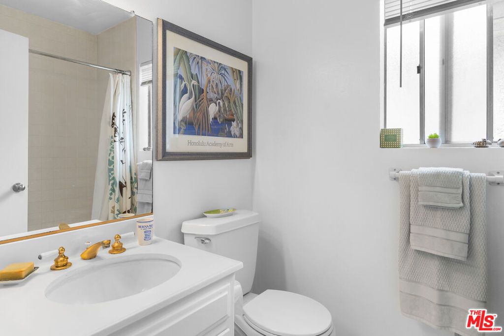 Image 17 of property listing at 1828 Barry Avenue 4, Los Angeles, CA 90025
