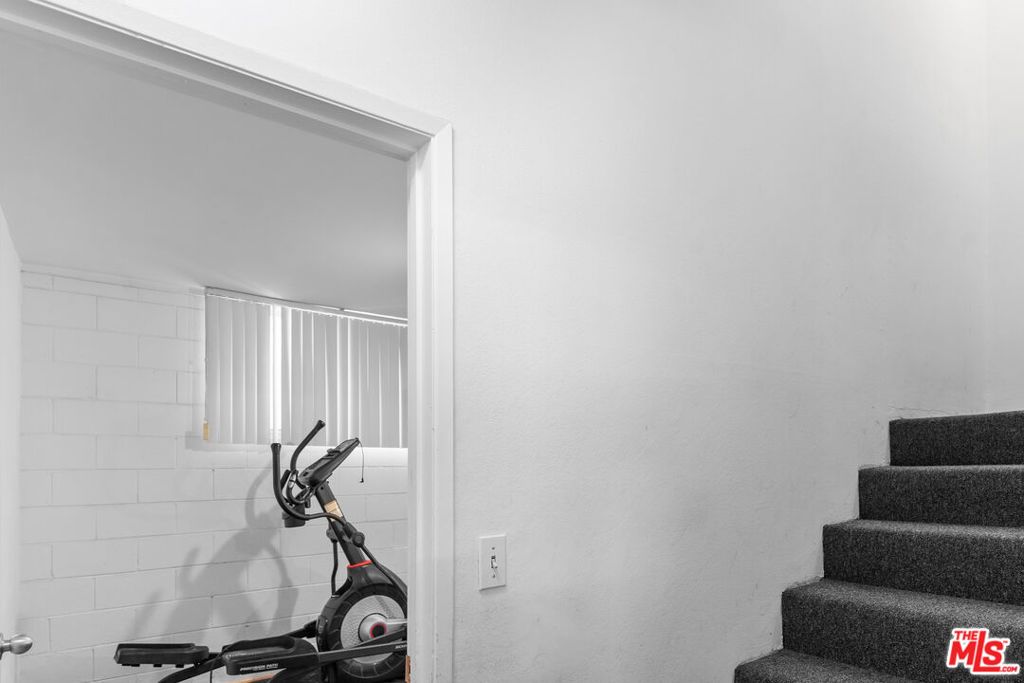 Image 18 of property listing at 1828 Barry Avenue 4, Los Angeles, CA 90025