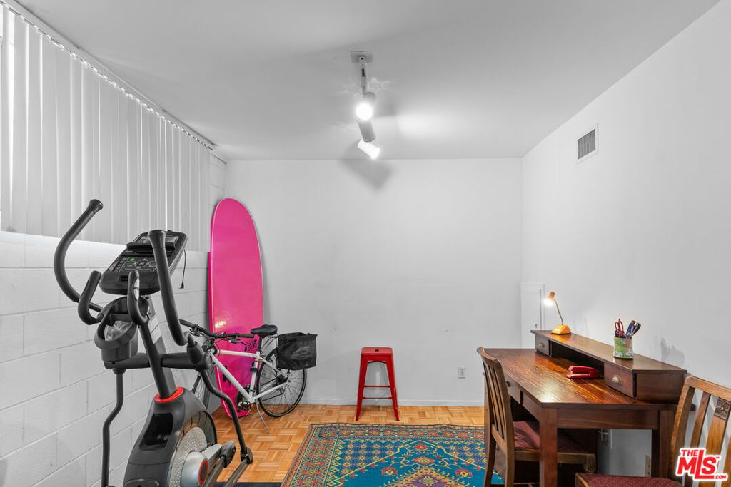 Image 19 of property listing at 1828 Barry Avenue 4, Los Angeles, CA 90025