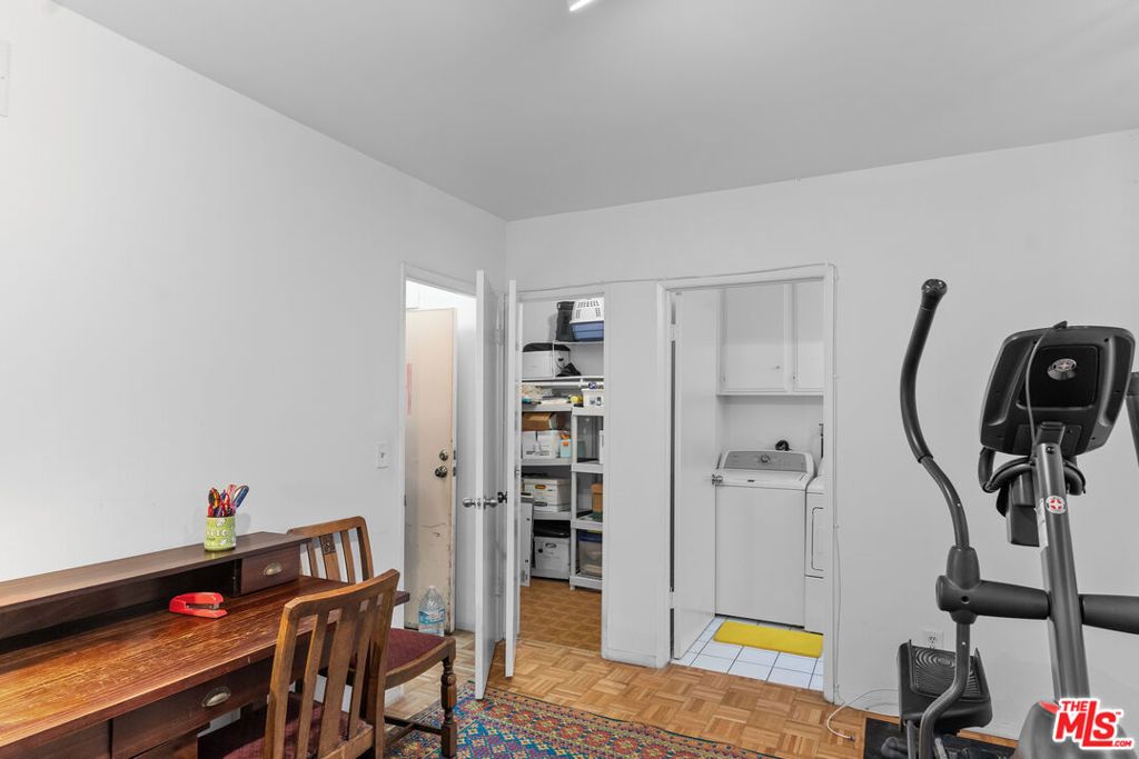 Image 20 of property listing at 1828 Barry Avenue 4, Los Angeles, CA 90025