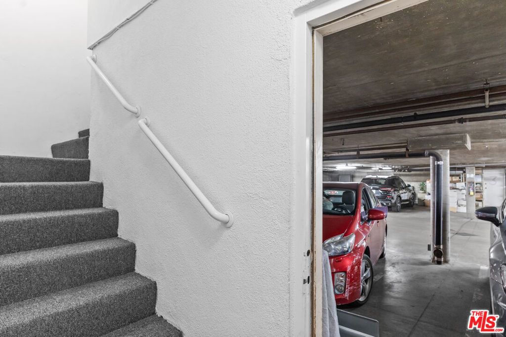 Image 22 of property listing at 1828 Barry Avenue 4, Los Angeles, CA 90025