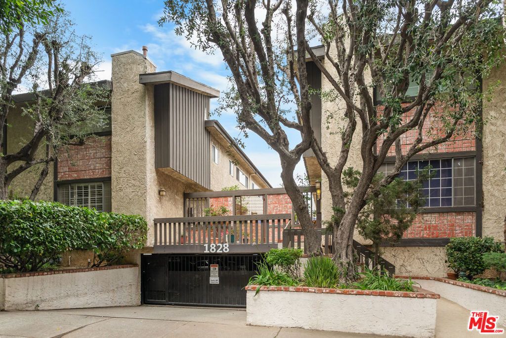 Image 24 of property listing at 1828 Barry Avenue 4, Los Angeles, CA 90025