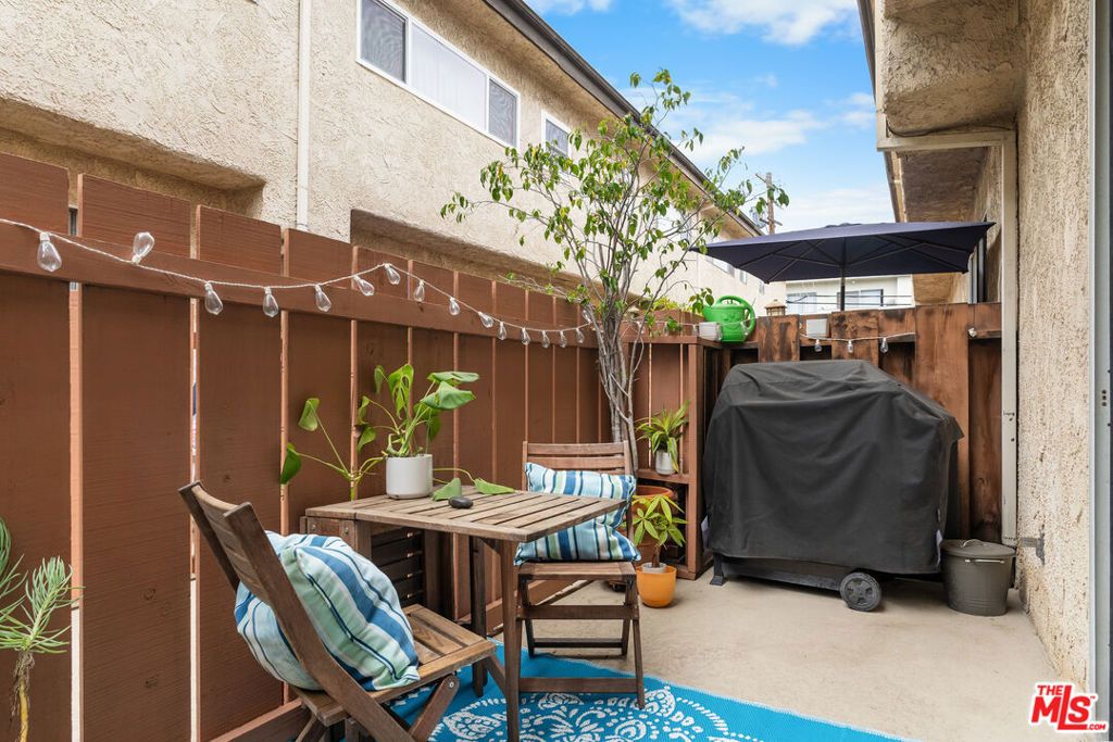 Image 4 of property listing at 1828 Barry Avenue 4, Los Angeles, CA 90025