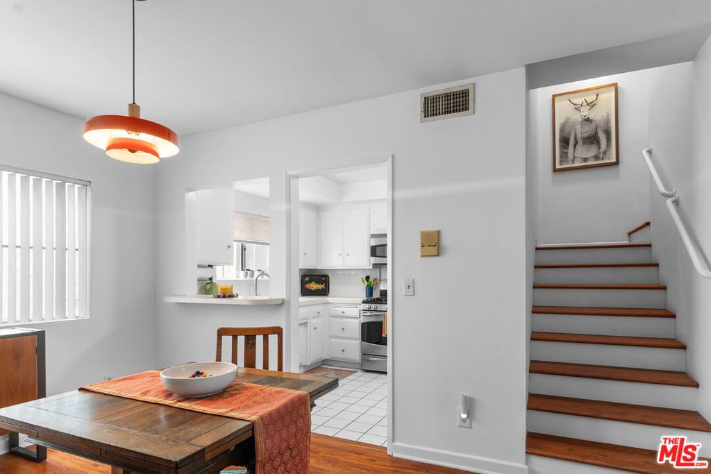 Image 5 of property listing at 1828 Barry Avenue 4, Los Angeles, CA 90025