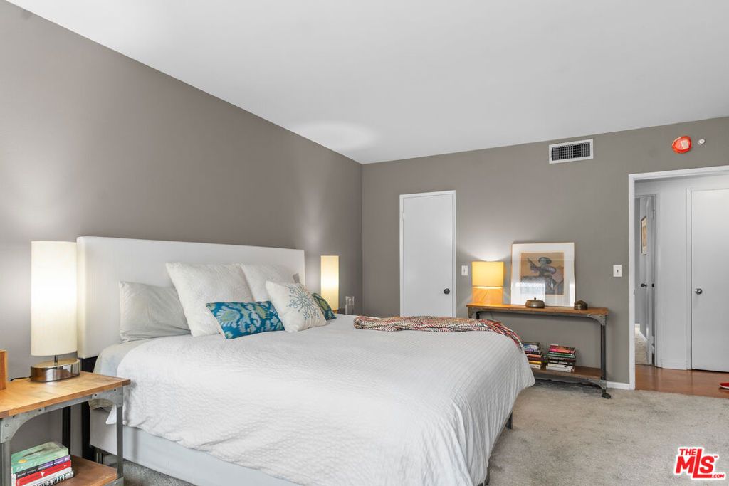 Image 9 of property listing at 1828 Barry Avenue 4, Los Angeles, CA 90025