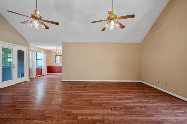 326 Fallen Leaf Drive, Soddy Daisy, TN 37379