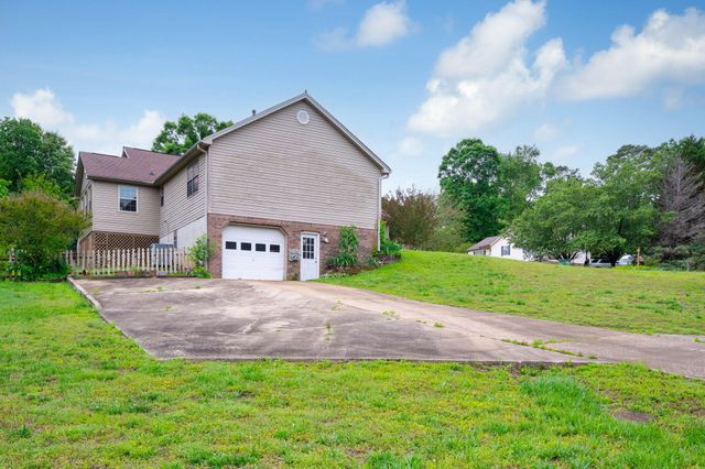 326 Fallen Leaf Drive, Soddy Daisy, TN 37379