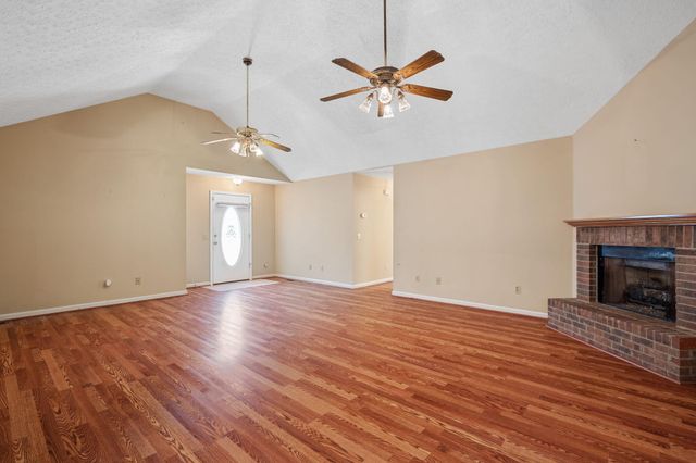 326 Fallen Leaf Drive, Soddy Daisy, TN 37379