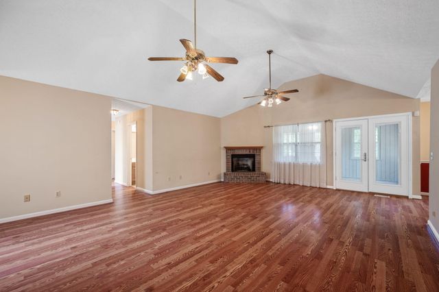 326 Fallen Leaf Drive, Soddy Daisy, TN 37379