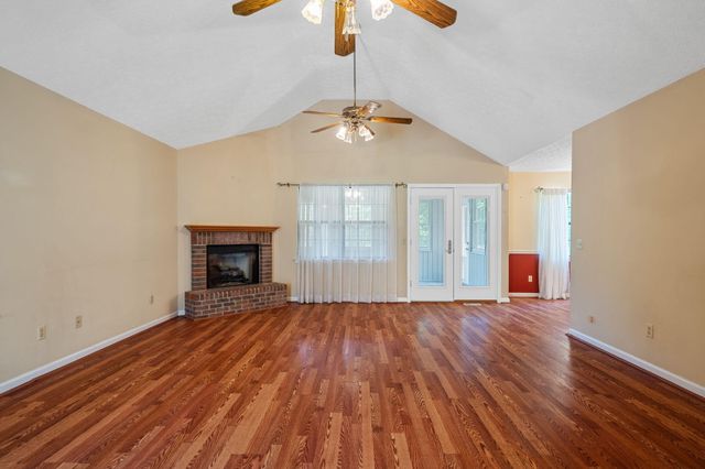 326 Fallen Leaf Drive, Soddy Daisy, TN 37379