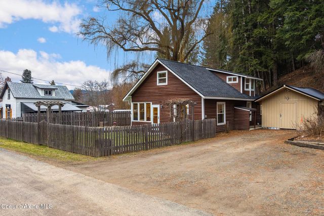 6885 Hazel St, Bonners Ferry, ID 83805