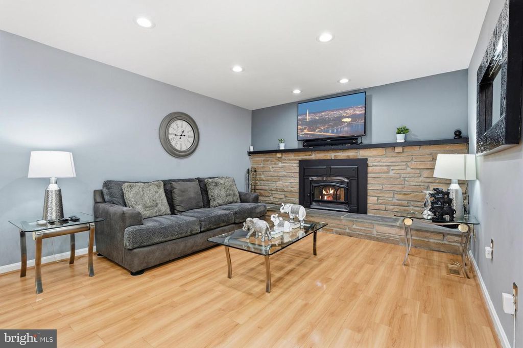 Image 12 of property listing at 15401 PINE TREE CT, Bowie, MD 20721