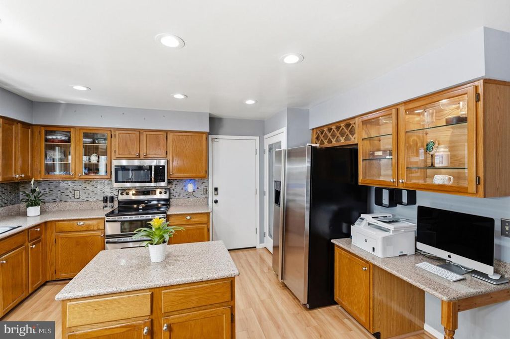 Image 16 of property listing at 15401 PINE TREE CT, Bowie, MD 20721