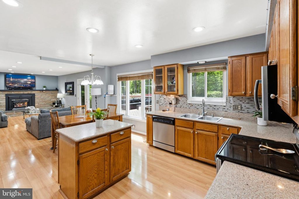 Image 17 of property listing at 15401 PINE TREE CT, Bowie, MD 20721