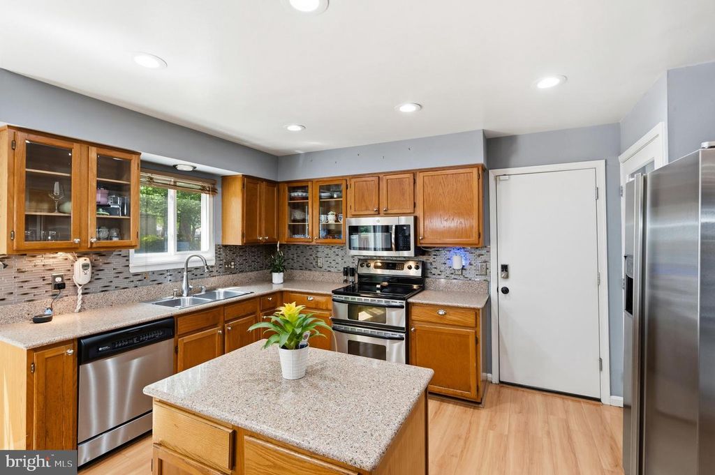 Image 18 of property listing at 15401 PINE TREE CT, Bowie, MD 20721