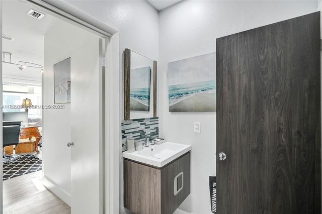 21388 Marina Cove Circle 13G, Aventura, FL 33180