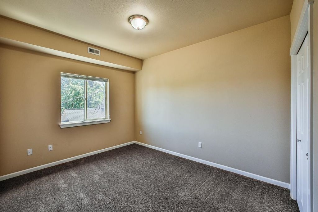 915 E Augusta Ave, Spokane, WA 99207 photo 12