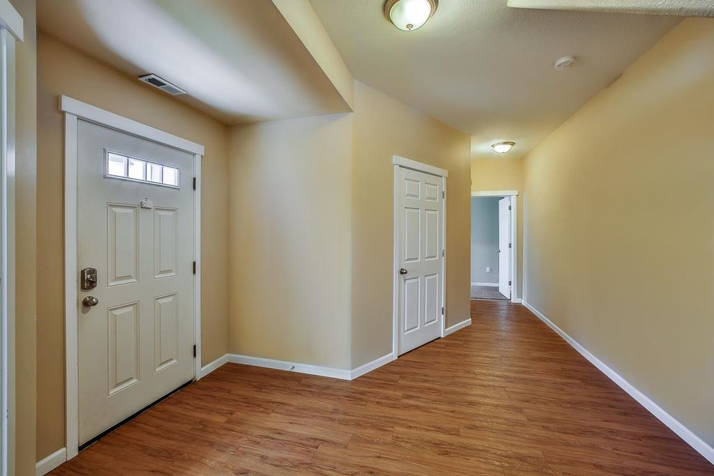 915 E Augusta Ave, Spokane, WA 99207 photo 4