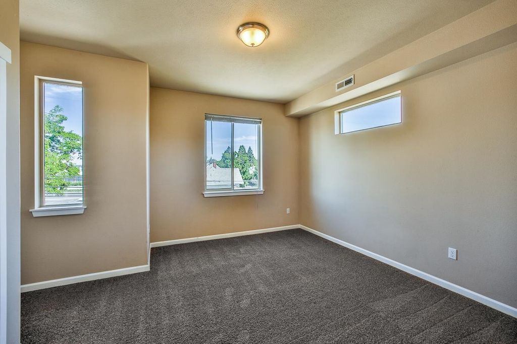 915 E Augusta Ave, Spokane, WA 99207 photo 9