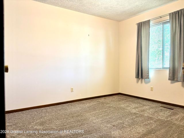 637 Green Street, Grand Ledge, MI 48837