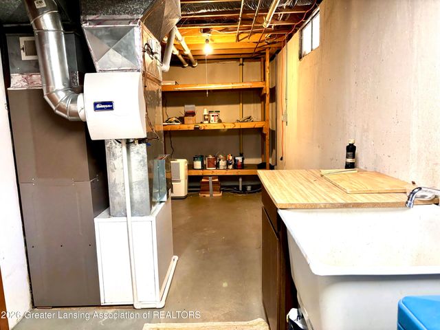637 Green Street, Grand Ledge, MI 48837