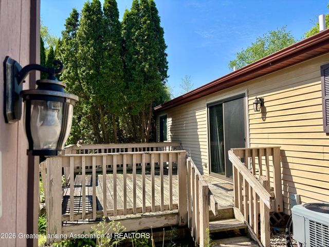 637 Green Street, Grand Ledge, MI 48837