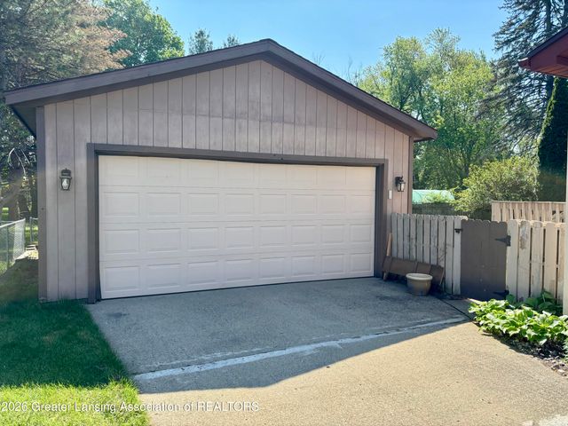 637 Green Street, Grand Ledge, MI 48837