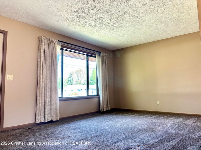 637 Green Street, Grand Ledge, MI 48837