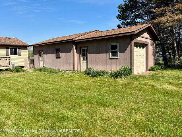 637 Green Street, Grand Ledge, MI 48837