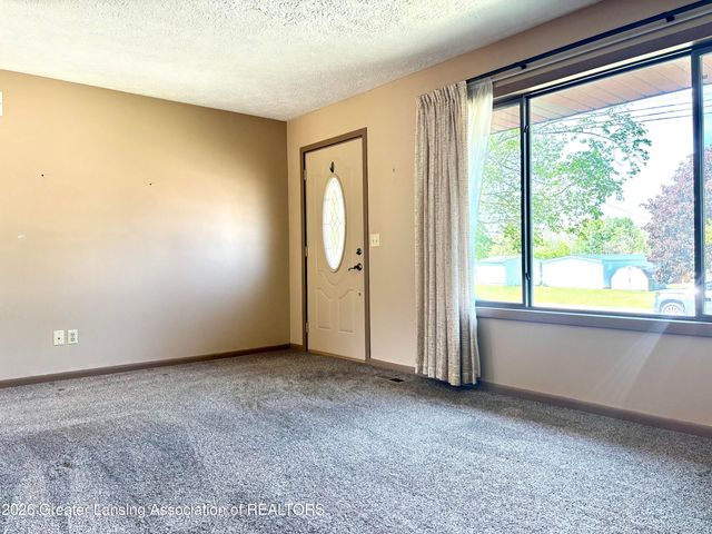 637 Green Street, Grand Ledge, MI 48837